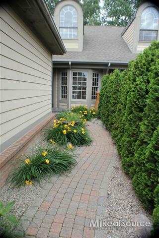 6602 Steeple Ridge, Unit 18 Clarkston, MI 48346 - Photo 2 of 21 Front Enrty