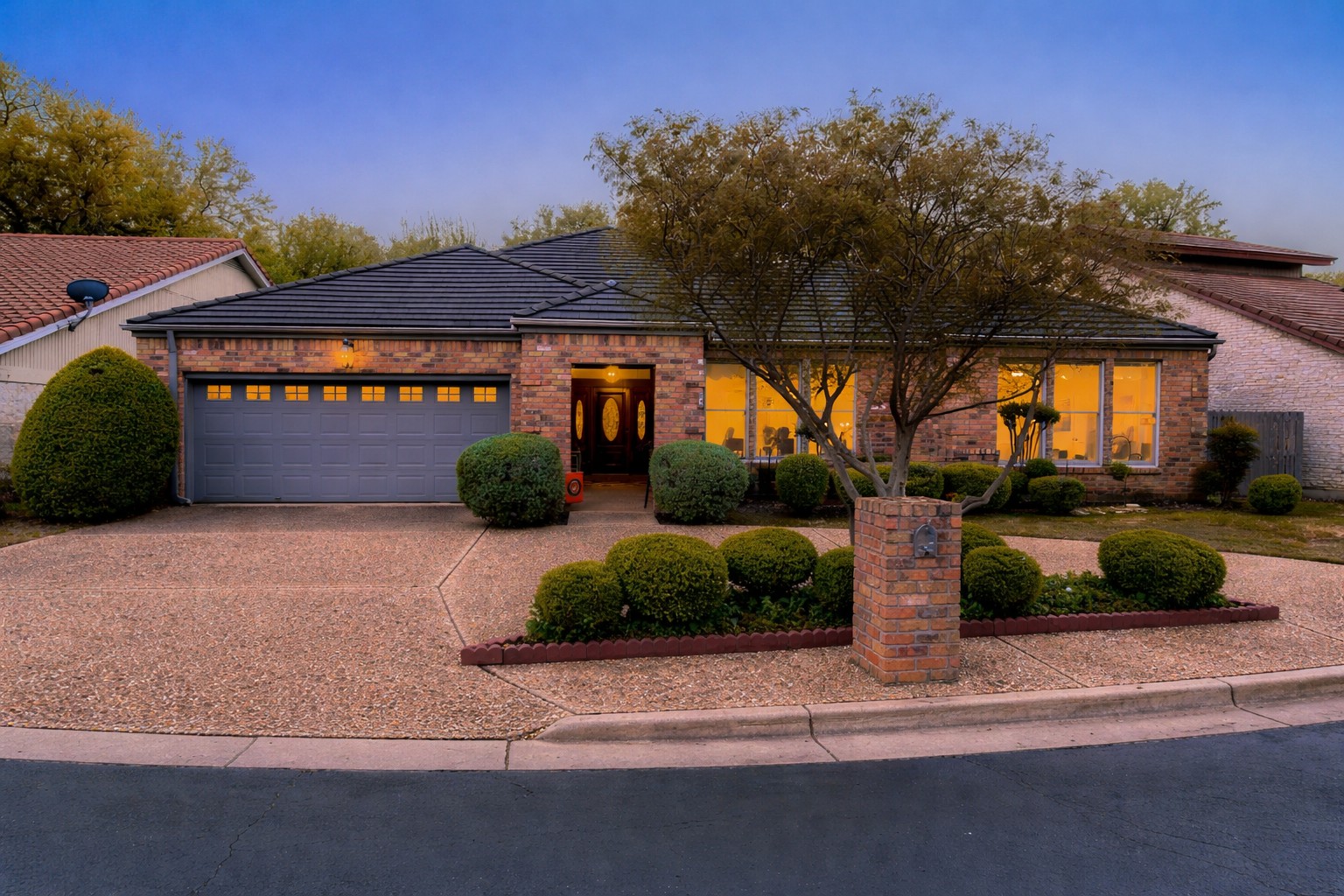 10904 Legends Lane Austin, TX 78747 - Photo 3 of 38 Circular drive and garage. Beautiful private drive and lane.
