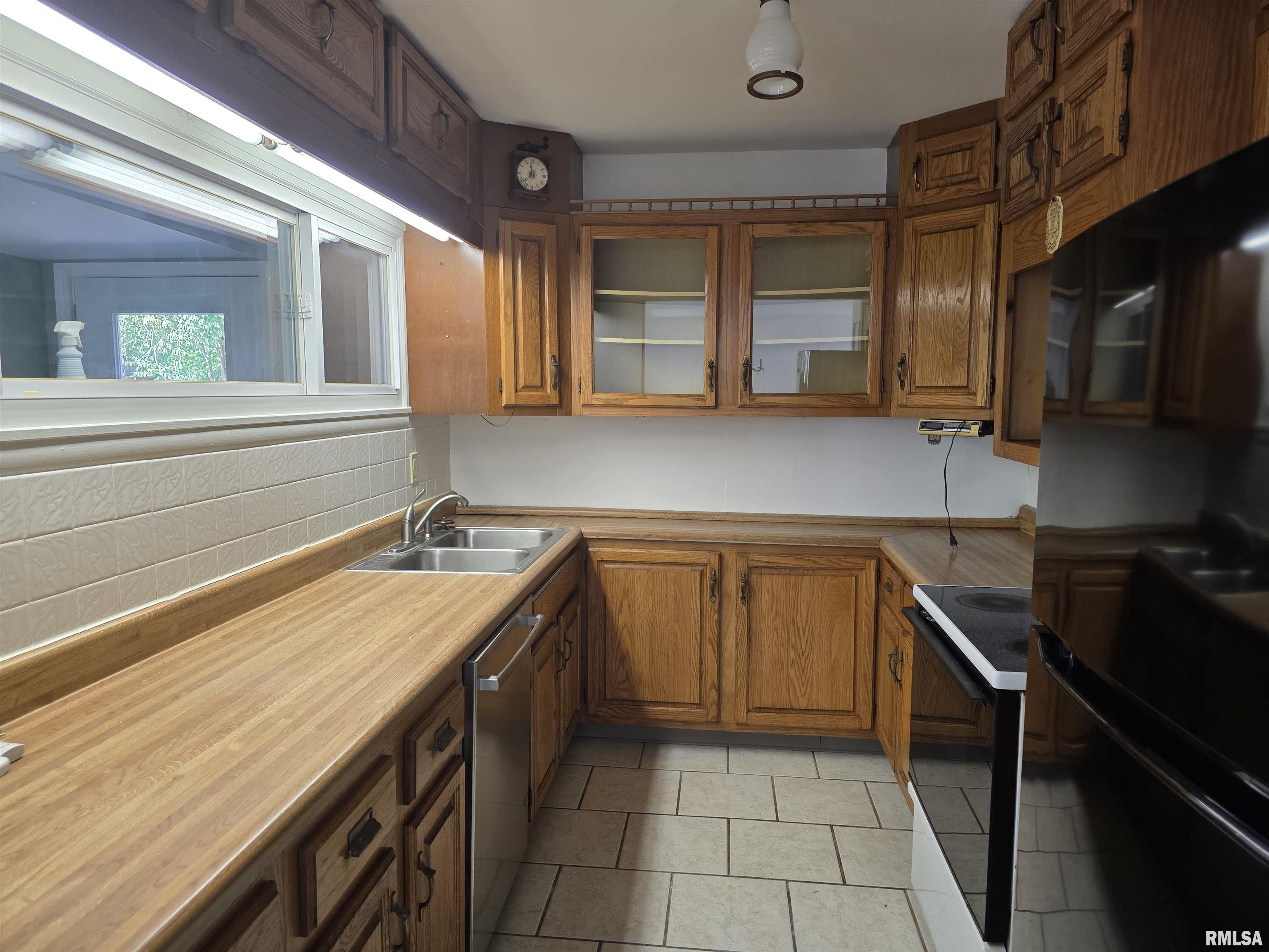 32 Circle Drive Centralia, IL 62801 - Photo 13 of 26