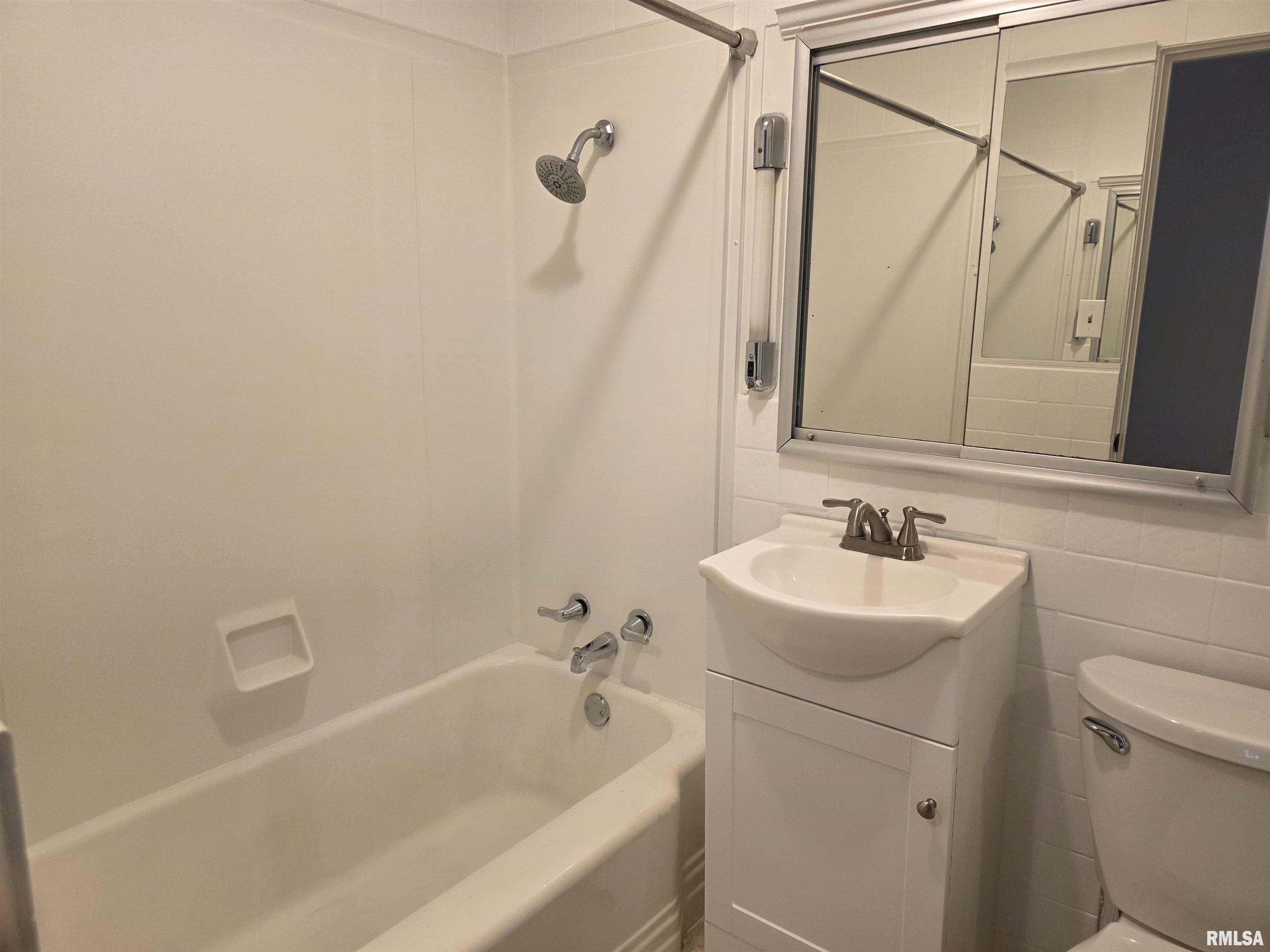 32 Circle Drive Centralia, IL 62801 - Photo 15 of 26