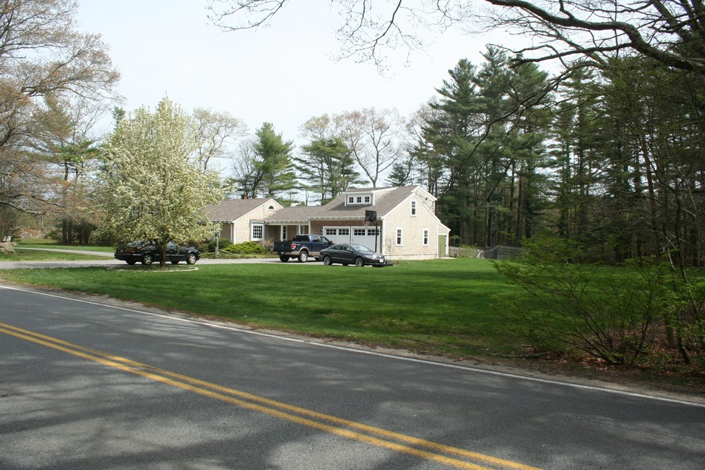 916 Middle Road Acushnet, MA 02743 - Photo 3 of 30 Gallery Image 3