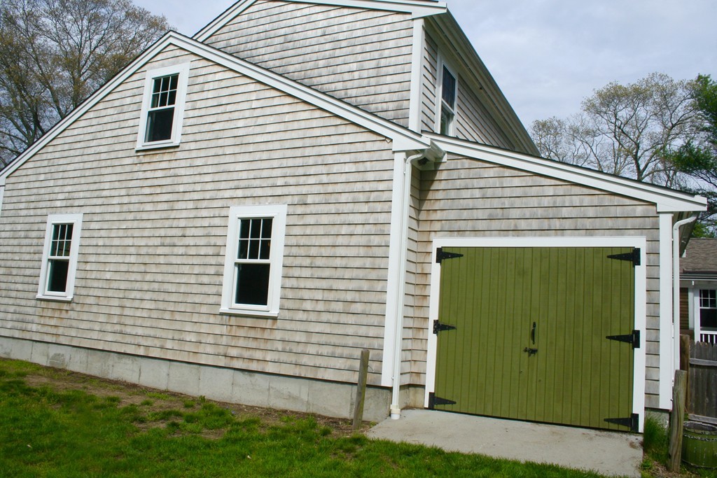 916 Middle Road Acushnet, MA 02743 - Photo 4 of 30 Gallery Image 4
