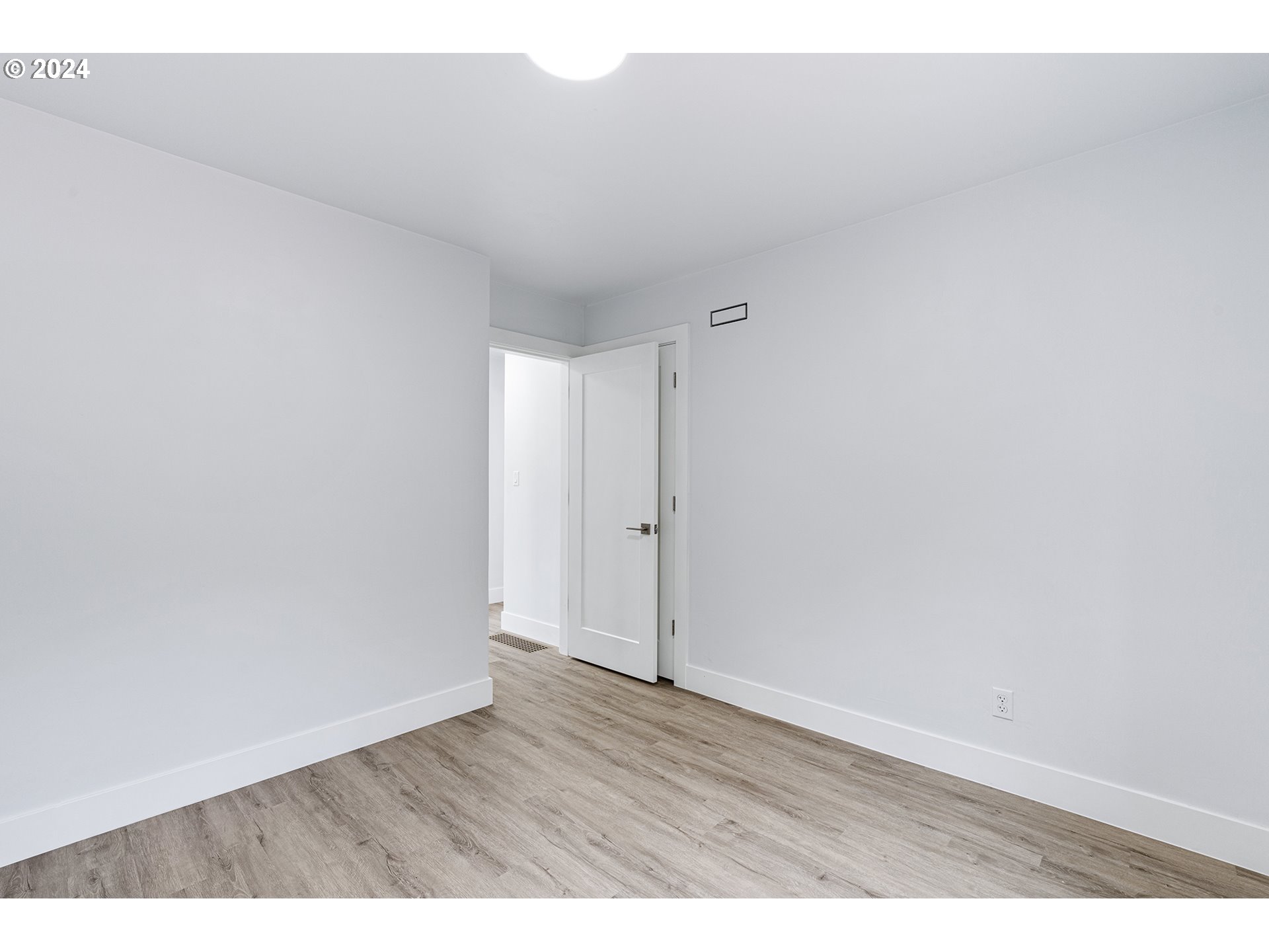 9045 Southeast Morrison Street Portland, OR 97216 - Photo 21 of 35 a view of an empty room