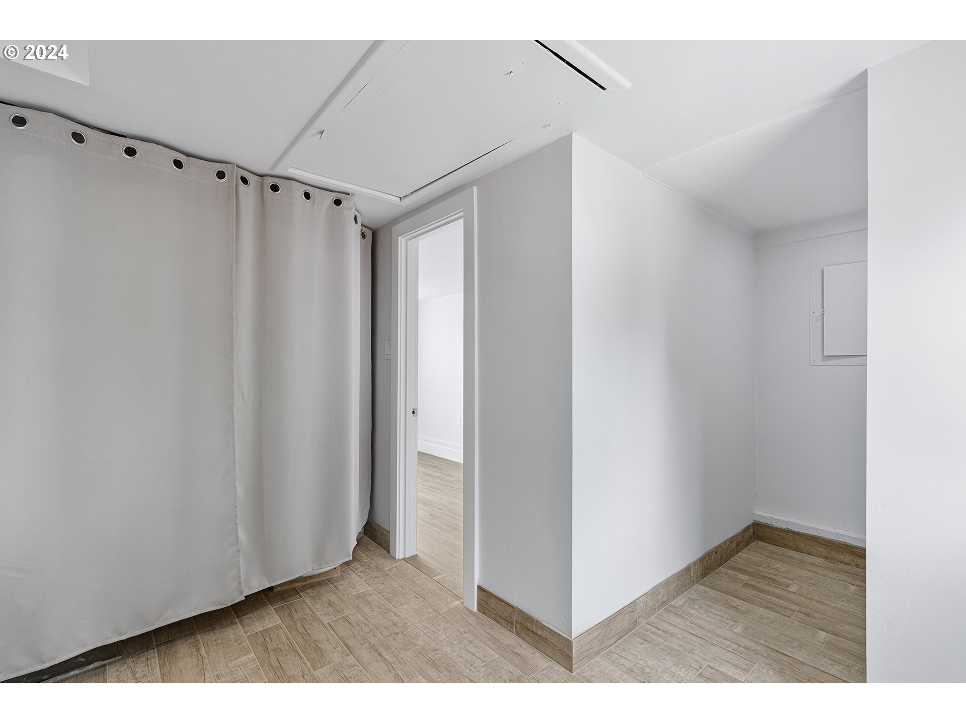 9045 Southeast Morrison Street Portland, OR 97216 - Photo 22 of 35 a view of an empty room