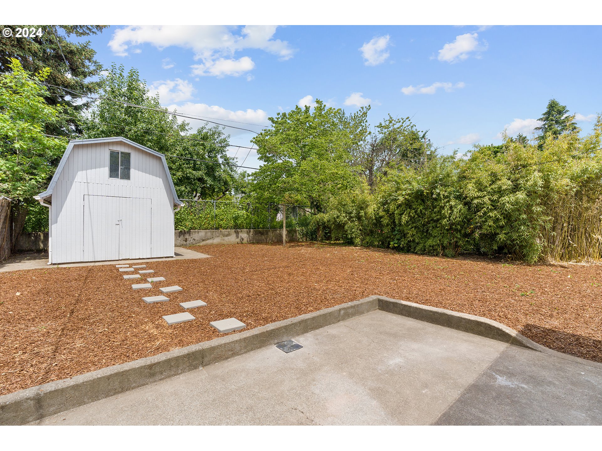 9045 Southeast Morrison Street Portland, OR 97216 - Photo 28 of 35