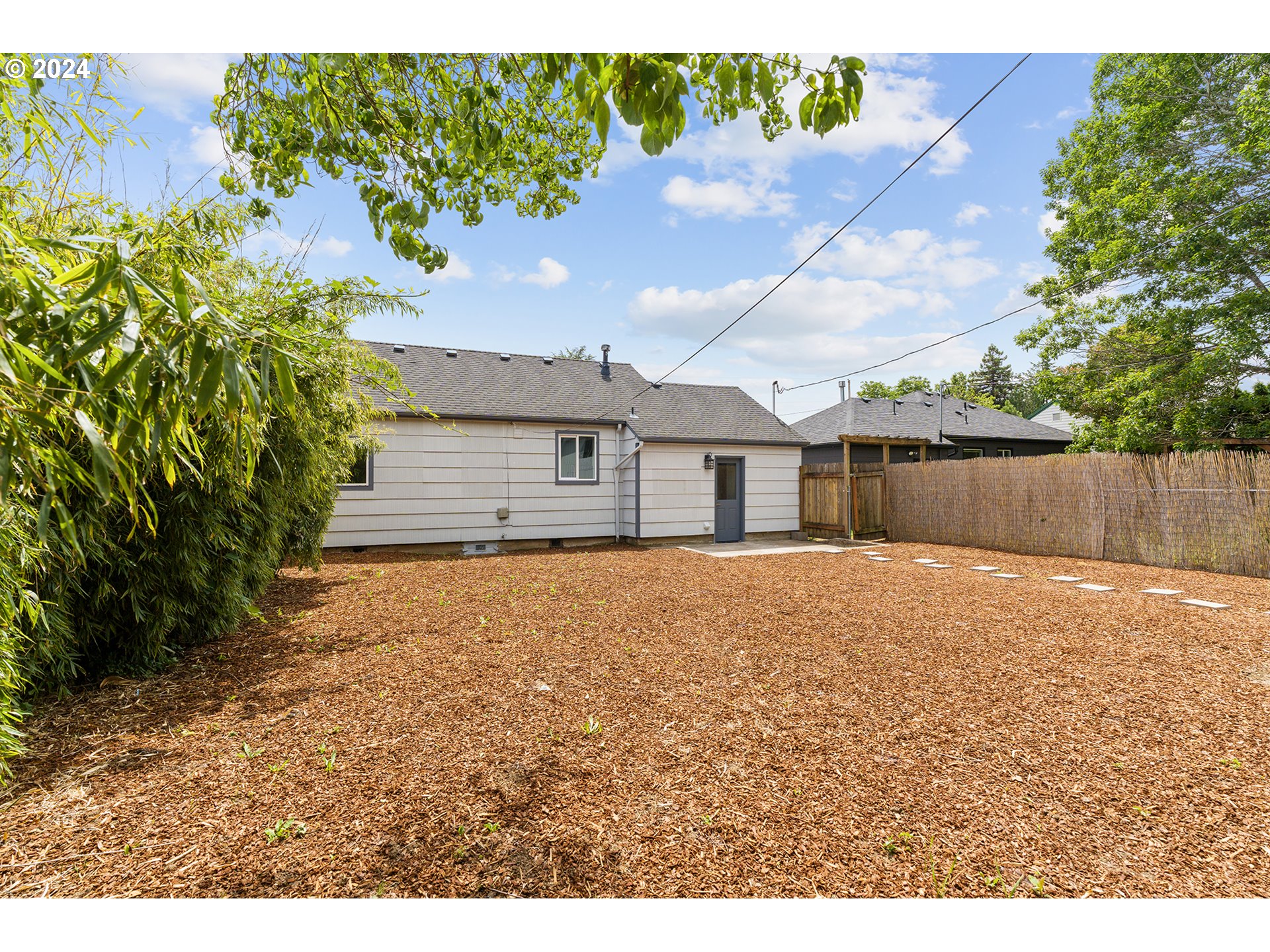 9045 Southeast Morrison Street Portland, OR 97216 - Photo 31 of 35