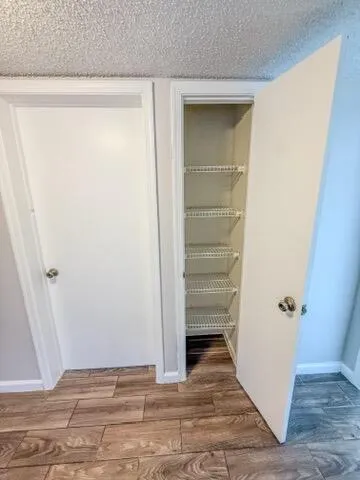 a view of a back yard