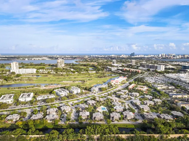 $2,550 | 1855 North Congress Avenue, West Palm Beach, FL 33401