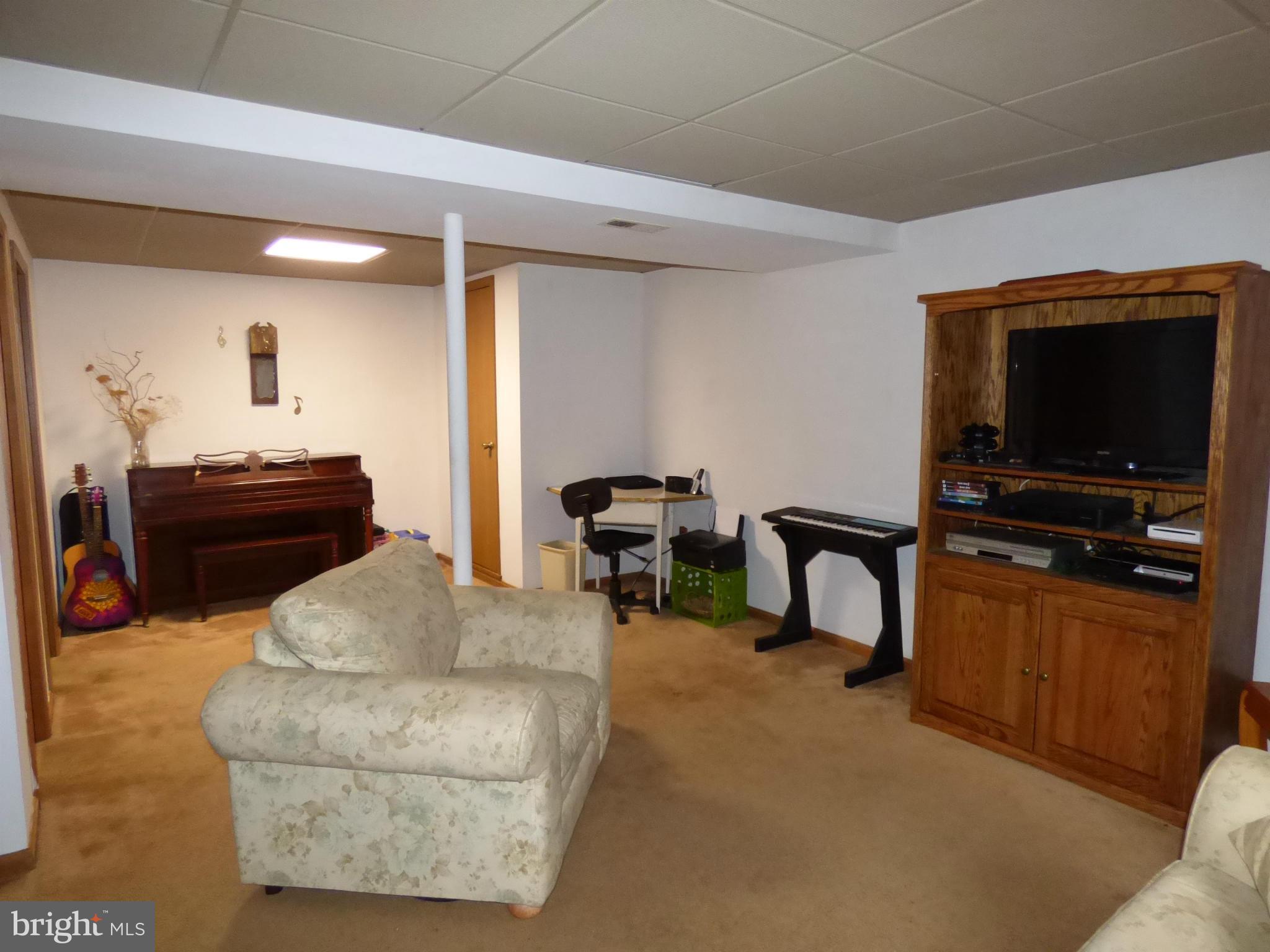 4707 Alesia Lineboro Road Manchester, MD 21102 - Photo 18 of 25 Family Room