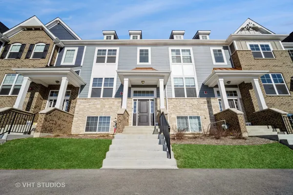 $3,900 | 1904 Kingsley Circle, Northbrook, IL 60062