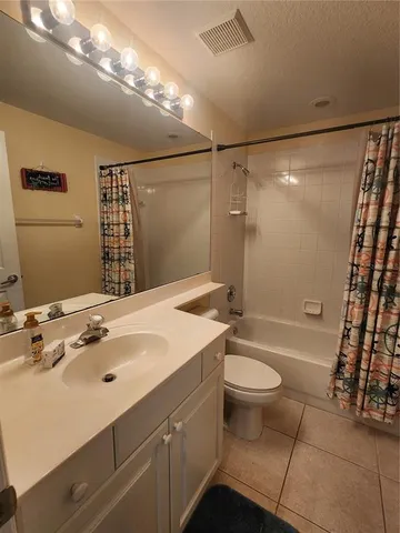 $2,000 | 6872 Fairview Terrace, Unit 101, Bradenton, FL 34203