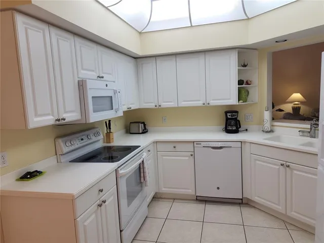 $2,000 | 6872 Fairview Terrace, Unit 101, Bradenton, FL 34203