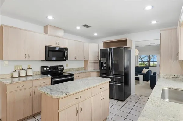 $325,000 | 4135 Creekwood Lane, Mulberry, FL 33860
