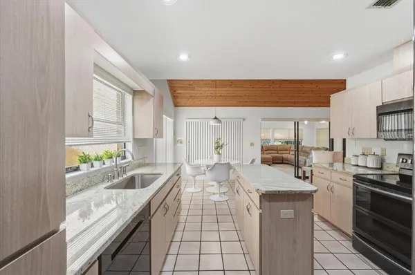 $325,000 | 4135 Creekwood Lane, Mulberry, FL 33860