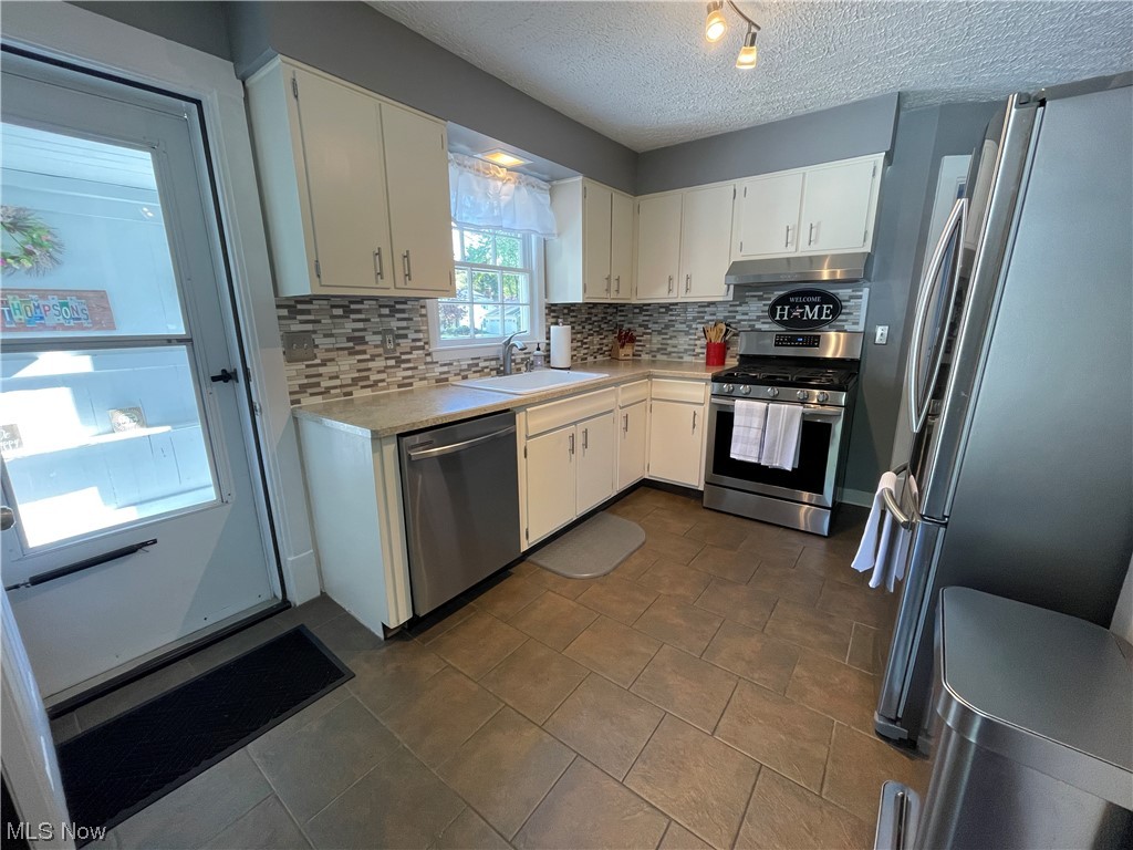8239 Johnnycake Ridge Road Mentor, OH 44060 - Photo 2 of 35 Gallery Image 2