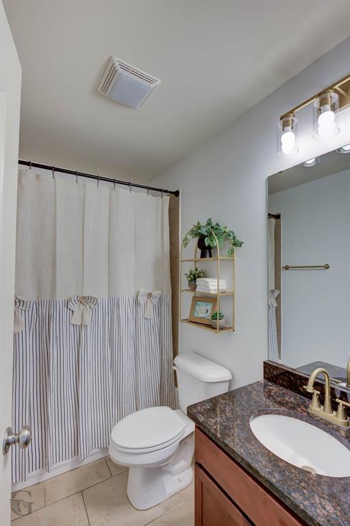 233 Sedgewick Avenue Haughton, LA 71037 - Photo 12 of 19 a bathroom with a granite countertop sink and a mirror