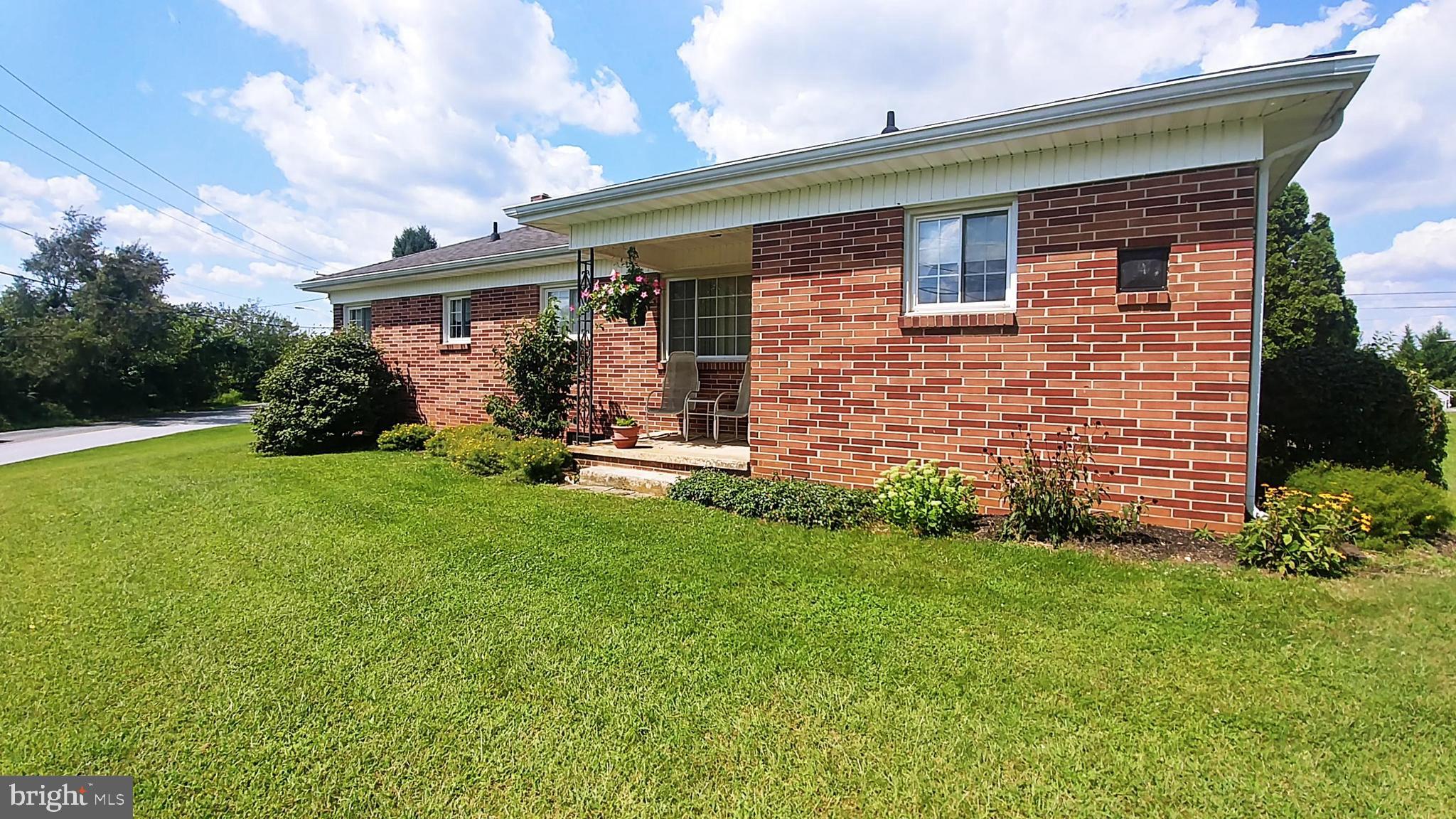 32 Longview Road Seven Valleys, PA 17360 - Photo 3 of 24 Gallery Image 3