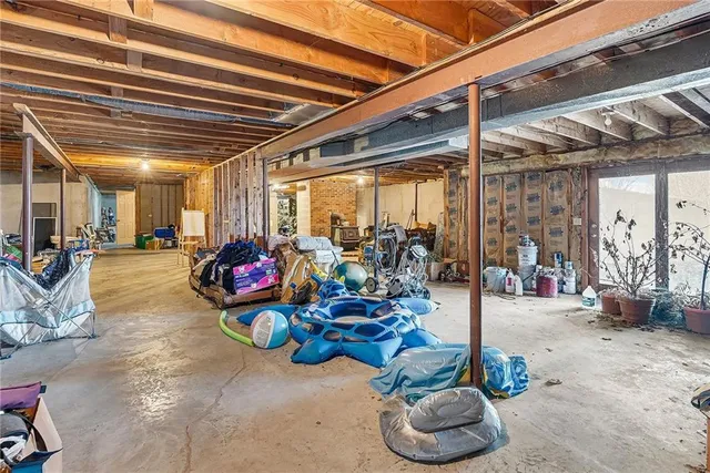 $849,950 | 2400 Northeast 132nd Street, Kansas City, MO 64165