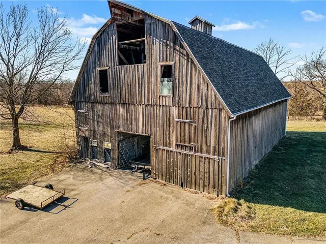 $849,950 | 2400 Northeast 132nd Street, Kansas City, MO 64165