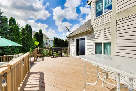 $400,000 | 15 Lenox Court, South Elgin, IL 60177