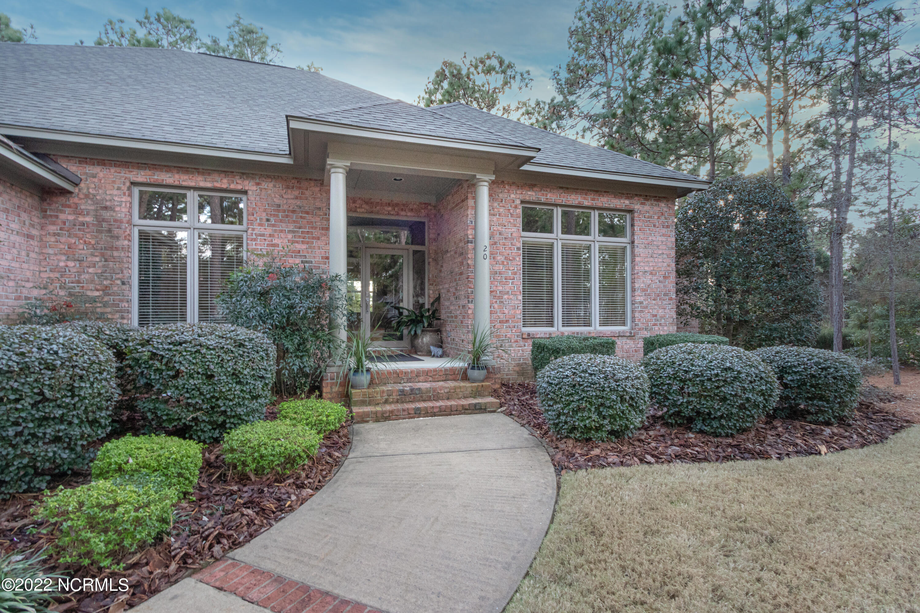 20 North Hills Road Pinehurst, NC 28374 - Photo 2 of 49 IMG_9891_Luminar4-edit