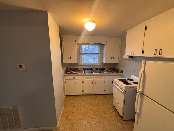 $1,425 | 124 39th Avenue North, Unit 2, Nashville, TN 37209