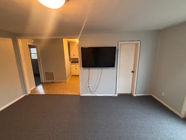 $1,425 | 124 39th Avenue North, Unit 2, Nashville, TN 37209