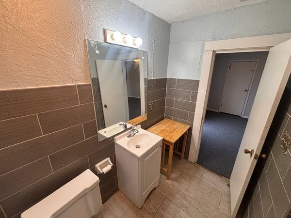 $1,425 | 124 39th Avenue North, Unit 2, Nashville, TN 37209