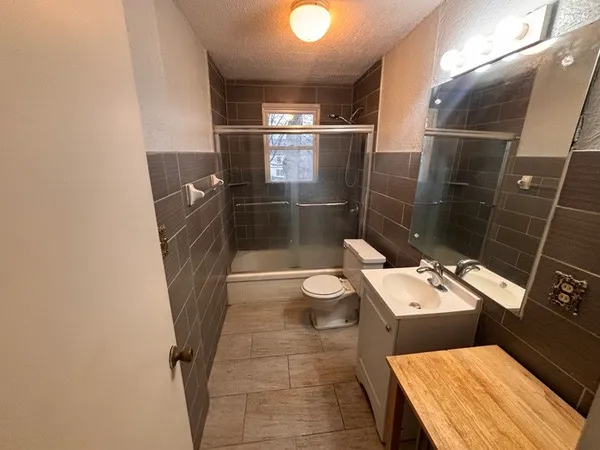 $1,425 | 124 39th Avenue North, Unit 2, Nashville, TN 37209