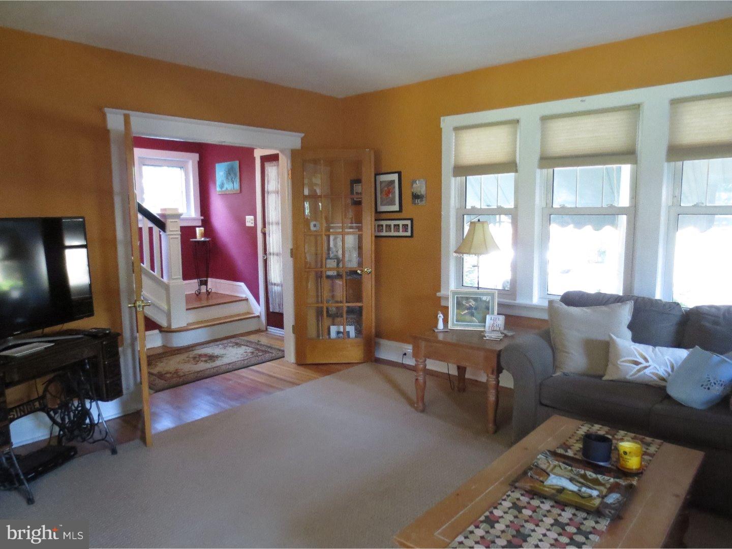 711 Amherst Road Audubon, NJ 08106 - Photo 6 of 25 Living Room