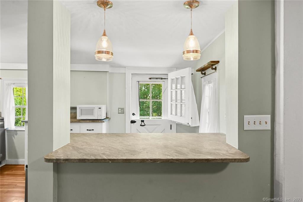 4 Ironworks Hill Road Brookfield, CT 06804 - Photo 7 of 34 Breakfast Bar - a versatile and convenient feature