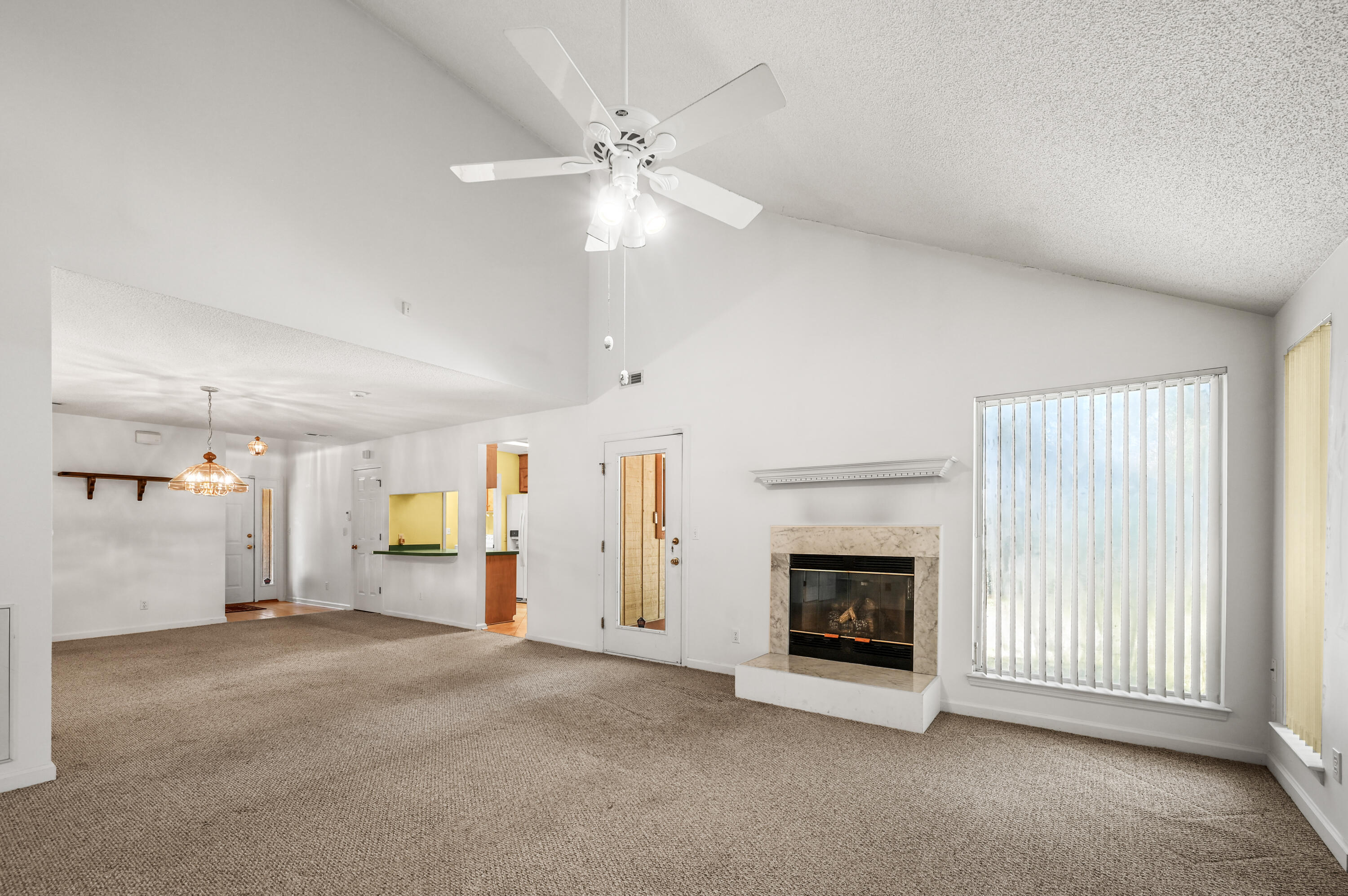 414 Sarah Street Walterboro, SC 29488 - Photo 5 of 28 DSC_1815