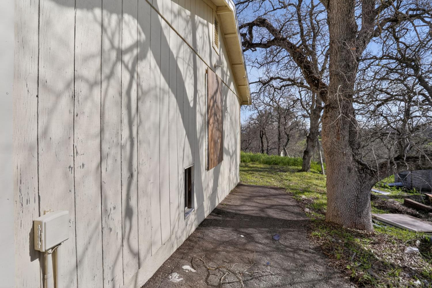 7212 Fox Corning, CA 96021 - Photo 12 of 36 a view of a pathway of a yard with wooden fence