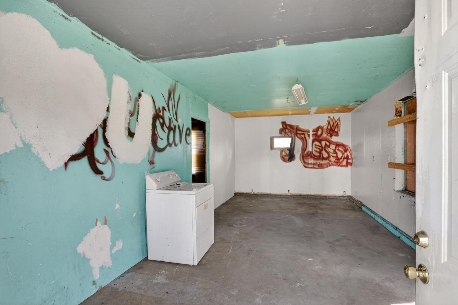 7212 Fox Corning, CA 96021 - Photo 36 of 36 a view of a room with lots of stuff and hardwood floor