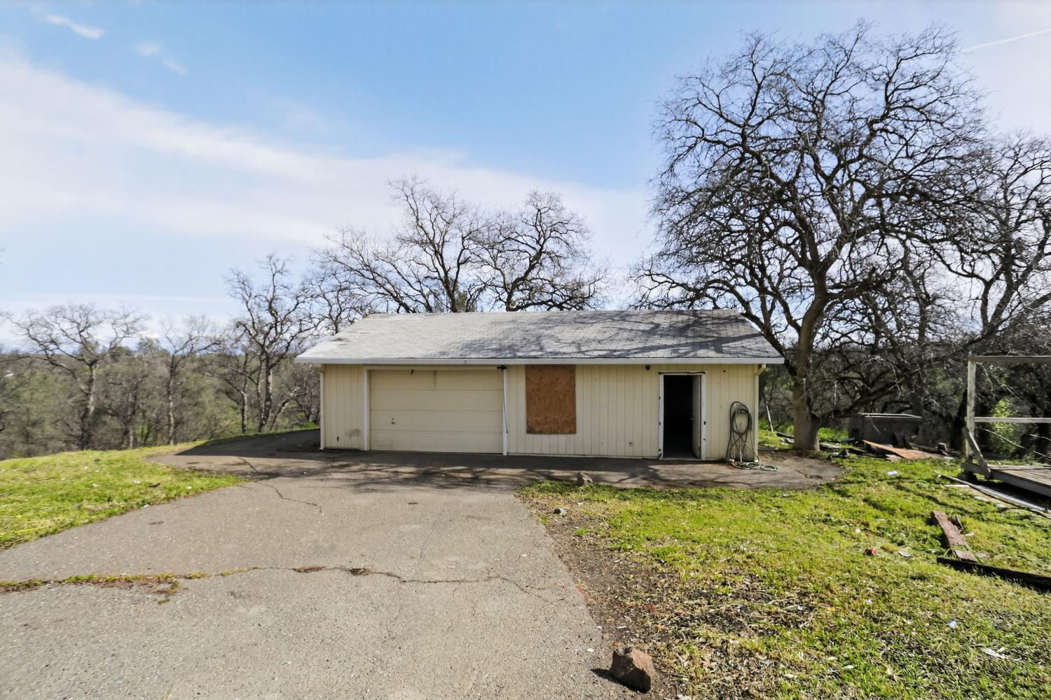 7212 Fox Corning, CA 96021 - Photo 10 of 36 a front view of a house with a garden