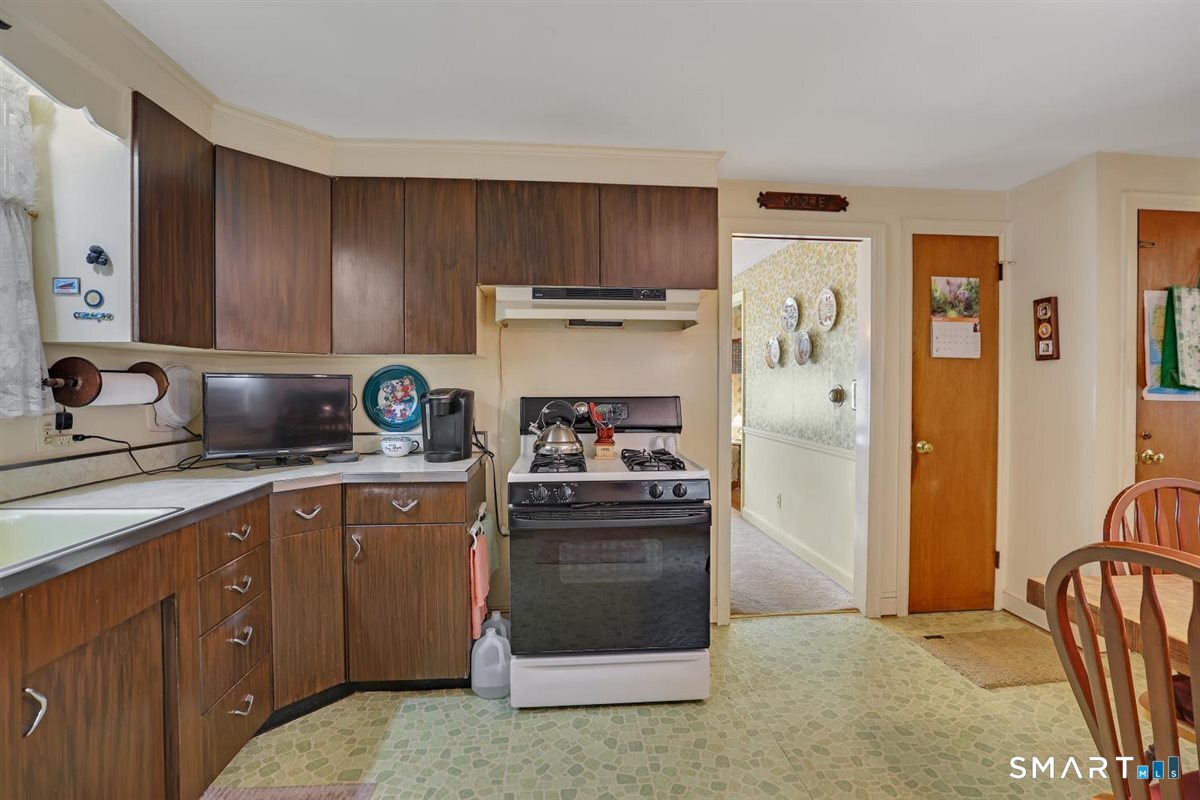 11 Battista Road Manchester, CT 06040 - Photo 9 of 29 Gallery Image 9