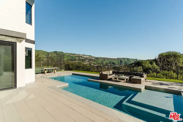 a view of a tennis court