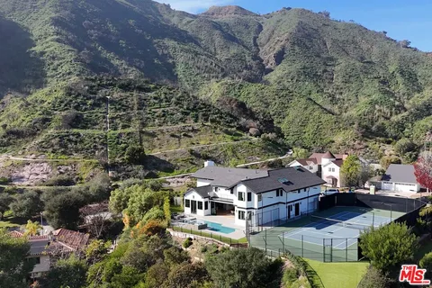$10,495,000 | 17609 Camino De Yatasto, Pacific Palisades, CA 90272