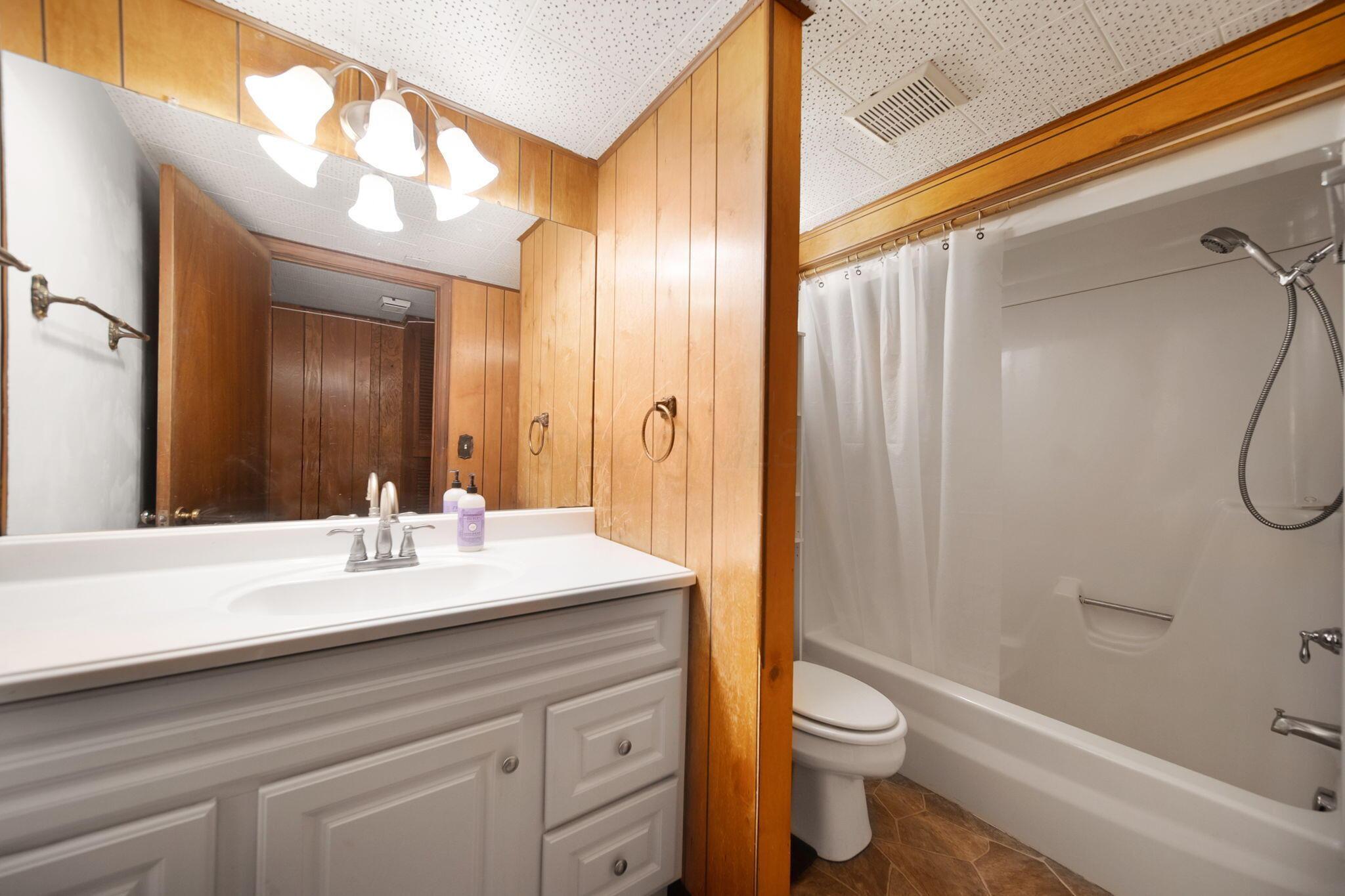 6810 Barrett Road Geneva, OH 44041 - Photo 38 of 78 40-web-or-mls-DSC09486