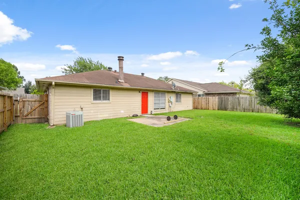 $1,950 | 3714 Embarcadero Drive, Houston, TX 77082