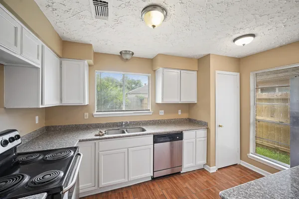 $1,950 | 3714 Embarcadero Drive, Houston, TX 77082