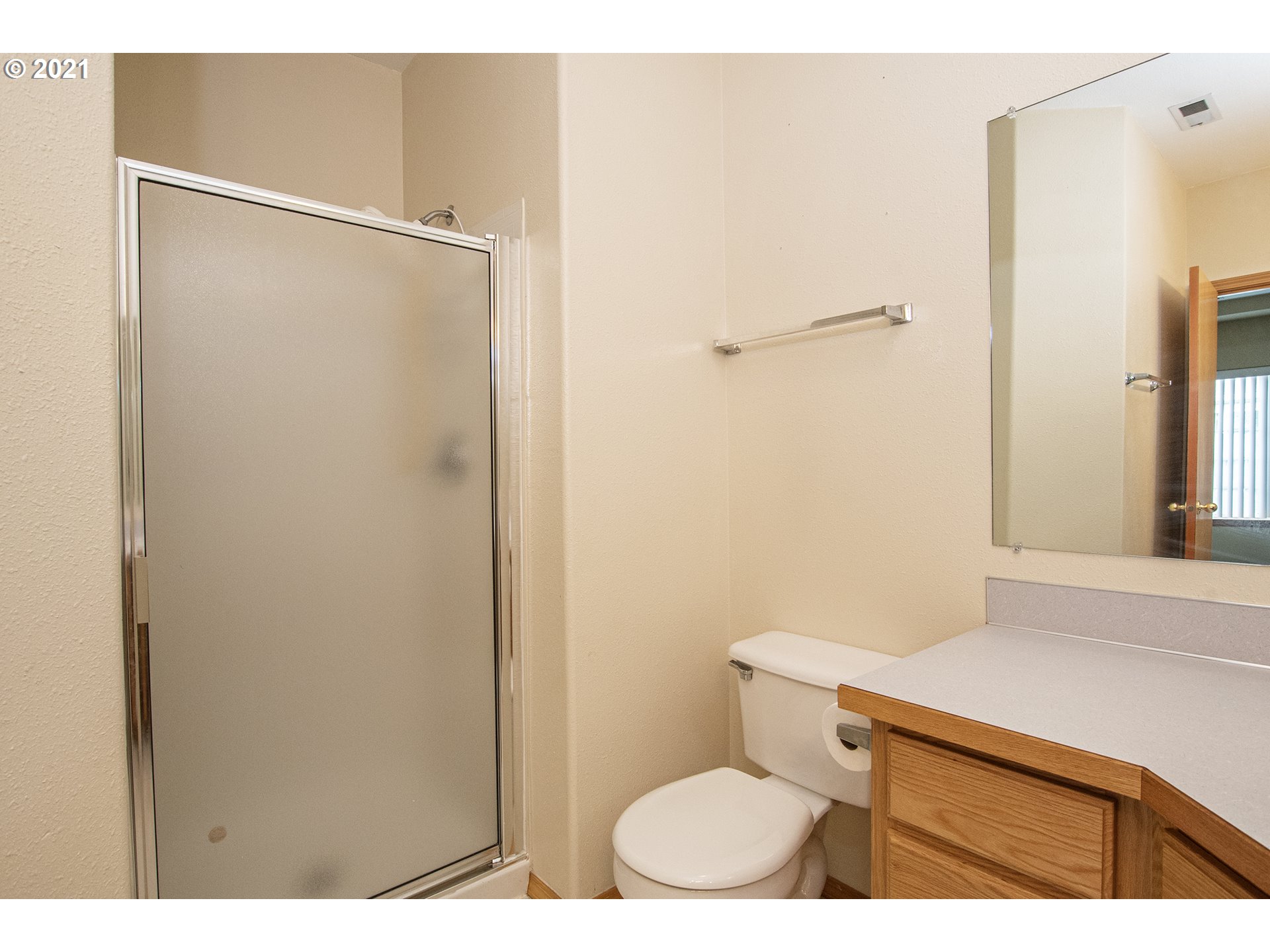 4142 South E Street Springfield, OR 97478 - Photo 17 of 26 a bathroom with a sink and a vanity