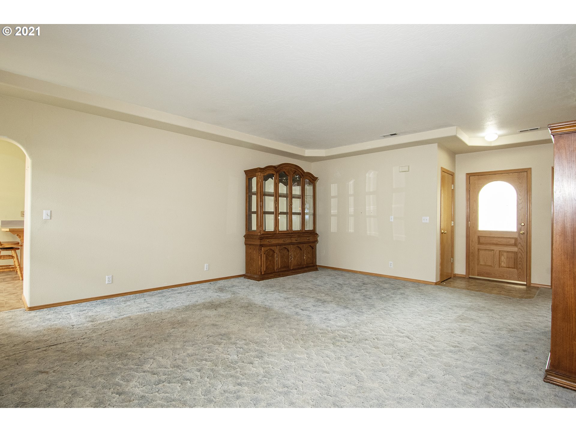 4142 South E Street Springfield, OR 97478 - Photo 7 of 26 a view of an empty room with window and bathroom