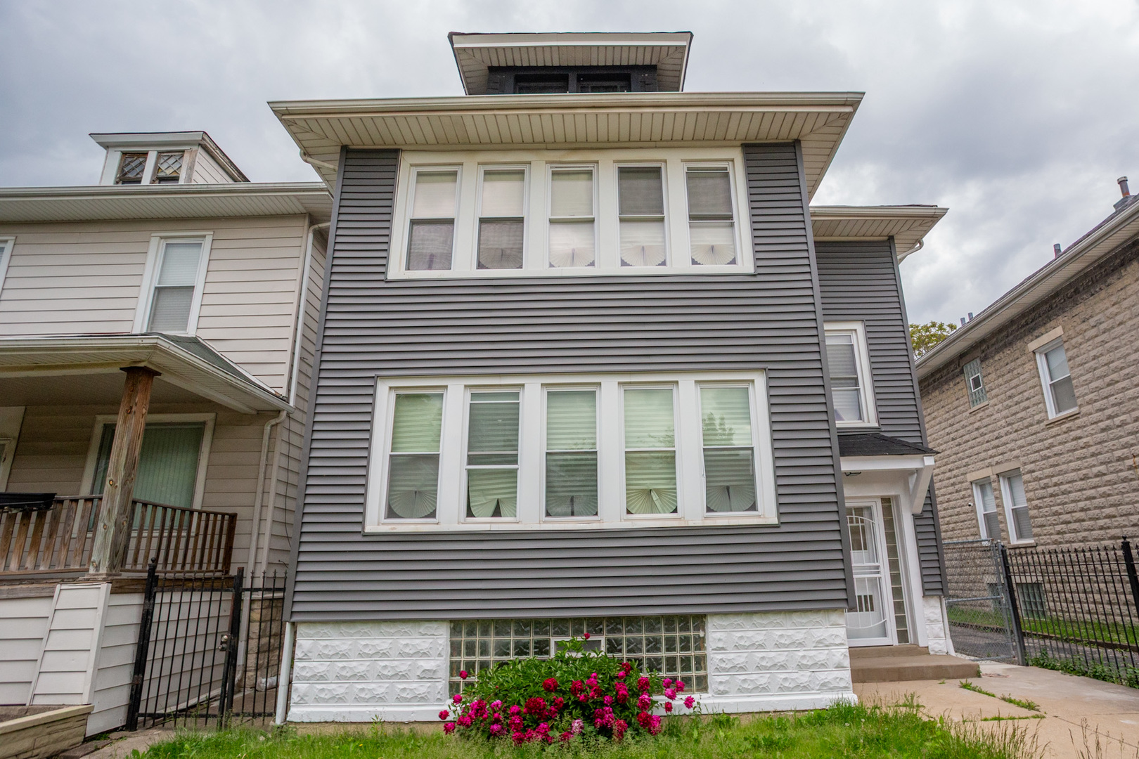 11427 South Prairie Avenue Chicago, IL 60628 - Photo 1 of 15