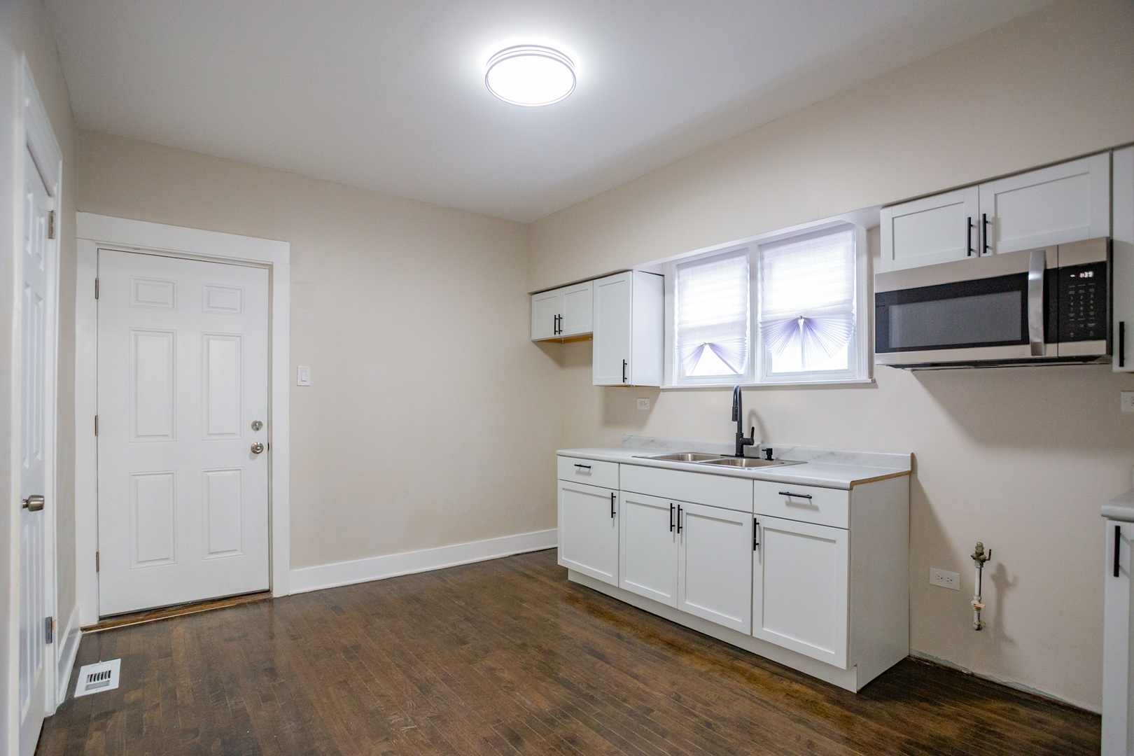 11427 South Prairie Avenue Chicago, IL 60628 - Photo 7 of 15