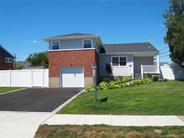 $899,999 | 9 North Walnut Street, Massapequa, NY 11758
