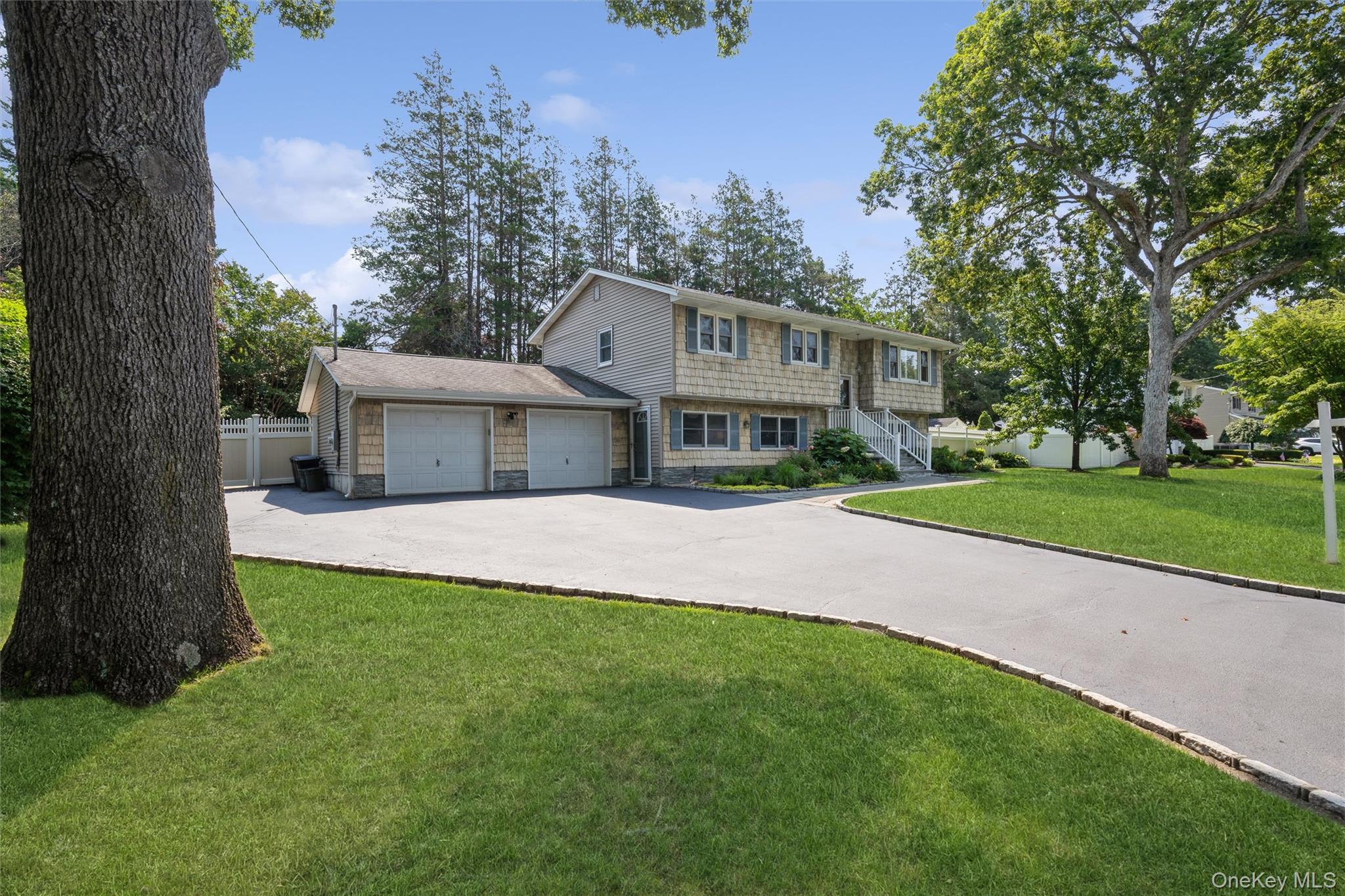 115 Clarendon Road Ronkonkoma, NY 11779 - Photo 2 of 45