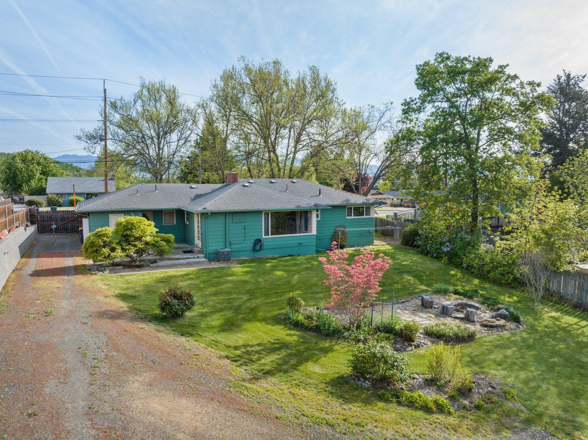 3459 Lone Pine Road Medford, OR 97504 - Photo 23 of 29 8-web-or-mls-DJI_0978