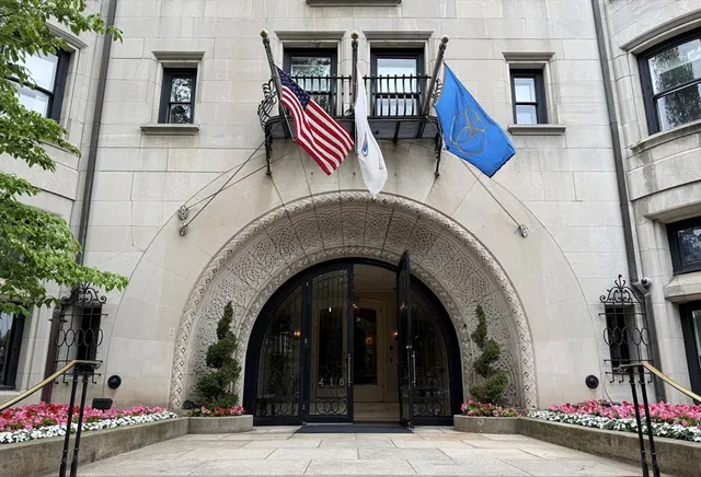 $2,750,000 | 416 Commonwealth Avenue, Unit 301, Boston, MA 02215