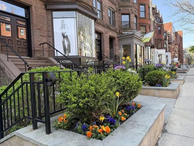 $2,750,000 | 416 Commonwealth Avenue, Unit 301, Boston, MA 02215